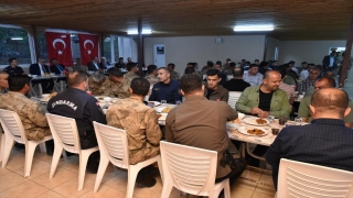 Kahramanmaraş Valisi Coşkun Mehmetçik ile iftar yaptı