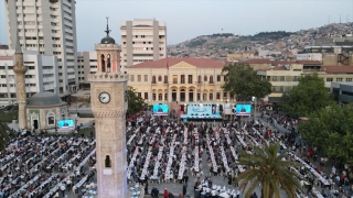 AK Partili Hamza Dağ, İzmir’de partisinin iftar programında konuştu: