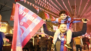 Trabzonspor taraftarları şampiyonluğu kutluyor