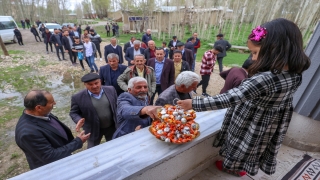 Yüksekova’da vatandaşlar asırlık toplu bayramlaşma geleneğini sürdürdü