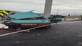 İzmir’de trafik kazasında 2 kişi öldü, 3 kişi yaralandı