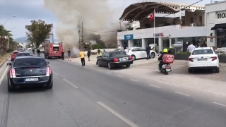 Bodrum’da işçilerin kaldığı boş konteyner ile yakınındaki iki otomobil yandı