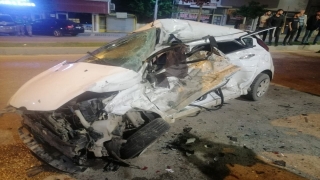 Tokat’ta park halindeki minibüse çarpan otomobilin sürücüsü öldü