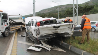 Amasya’da minibüs pikaba çarptı, 2 kişi öldü, 7 kişi yaralandı