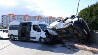 Konya’da iki öğrenci servisinin çarpıştığı kazada 14 kişi yaralandı