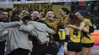 Voleybol Misli.com Sultanlar Ligi’nin şampiyonu VakıfBank, kupasını aldı