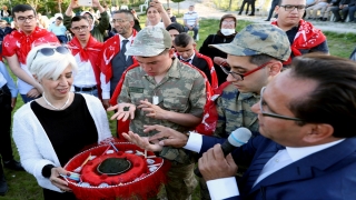 Ankara’da temsili askerlik yapacak engellilere ”asker kınası” yakıldı