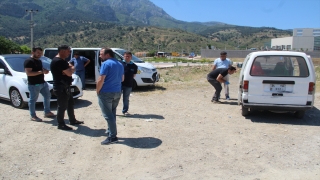 Manisa’da polis, çalınan panelvanı bularak sahibine teslim etti