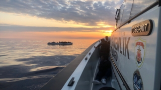 İzmir açıklarında 52 düzensiz göçmen kurtarıldı