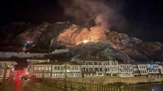 GÜNCELLEME Amasya’da tarihi Kızlar Sarayı’nda çıkan yangın söndürüldü