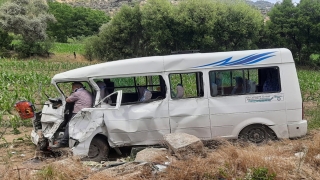 Aydın’da tarlaya devrilen minibüsteki 1 kişi öldü, 3 kişi yaralandı