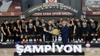 Beşiktaş Hentbol Takımı, şampiyonluk kupasını aldı