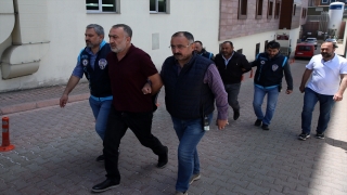 Kayseri’de bir kişinin bıçakla öldürülmesiyle ilgili yakalanan 2 zanlı adliyede