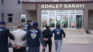 Sivas’ta sosyal medyadan dolandırıcılık yaptıkları iddiasıyla 5 zanlı tutuklandı