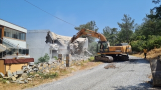 Bodrum’da imara aykırı yapılar yıkılıyor