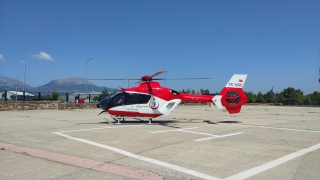 Konya’da ambulans helikopter, el atar damarı kesilen hasta için havalandı