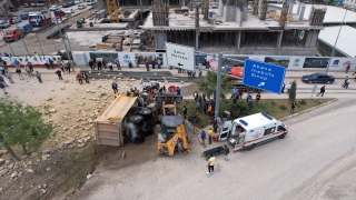 Kastamonu’da devrilen hafriyat kamyonunun sürücüsü yaralandı