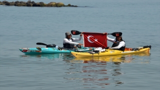 ”Milli Mücadele Yolu”nu kanoyla geçen sporcular Sakarya’da mola verdi