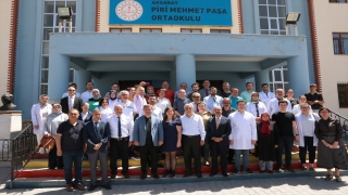 Aksaray’da 40 yılını dolduran öğretmen gözyaşları arasında mesleğine veda etti