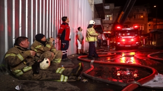 Bayrampaşa’da iş yerinde çıkan yangını itfaiye ekipleri söndürdü