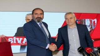 Sivasspor, teknik direktör Rıza Çalımbay ile 1 yıllık sözleşme imzaladı