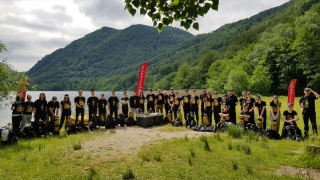 Bosna Hersekli dalgıçlar Boracko Gölü’nde dip temizliği yaptı