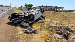 Şanlıurfa’da otomobilin devrilmesi güvenlik kamerasında