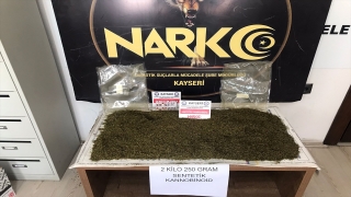 Bebek çantasında 2 kilo 250 gram sentetik uyuşturucu ele geçirildi