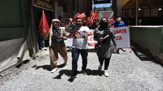 Hakkari’de çocukları dağa kaçırılan aileler HDP önünde eylem yaptı