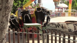 Antalya’da lunaparkta salıncağın kopması sonucu 3 çocuk yaralandı