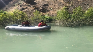 Siirt’te Müküs Çayı’nda akıntıda kaybolan hemşireyi arama çalışması sürüyor