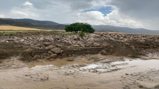 Etkili sağanak ŞereflikoçhisarAksaray kara yolunda ulaşımı aksattı