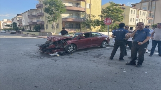 Kayseri’de iki otomobilin çarpıştığı kazada 5 kişi yaralandı