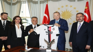 Cumhurbaşkanı Erdoğan, Beşiktaş Kulübü Başkanı Çebi’yi kabul etti