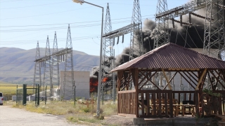 Başkale’de trafo merkezinde yangın çıktı