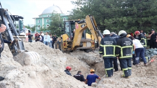 GÜNCELLEME Kütahya’da kanalizasyon çalışmasında toprak altında kalan 2 işçiden biri öldü