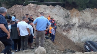 Manisa’da su iletim hattı kazı çalışmasında göçük meydana geldi