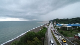 GÜNCELLEME Su taşkını nedeniyle ulaşıma kapanan AkçakocaEreğli yolu açıldı