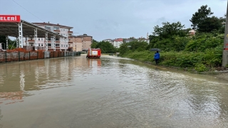 GÜNCELLEME Bartın’da sağanak nedeniyle bazı evleri su bastı, araçlar yolda mahsur kaldı