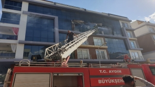 Kuşadası’nda apartman dairesinde çıkan yangın söndürüldü