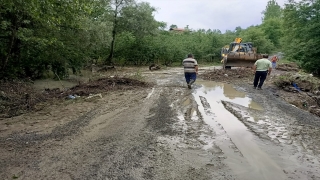 Zonguldak’ta sağanak nedeniyle köy yollarında heyelan yaşandı