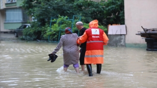 Batı Karadeniz’deki afetzedelere Türk Kızılaydan yardım