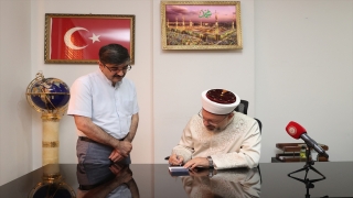 Diyanet İşleri Başkanı Erbaş kurbanını Türkiye Diyanet Vakfına bağışladı