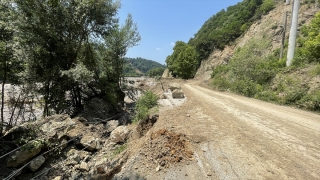 Düzce’de selden etkilenen dere yatakları ve köy yollarında çalışmalar sürüyor