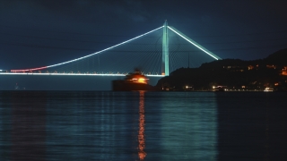 İstanbul’da köprüler Denizcilik ve Kabotaj Bayramı için aydınlatıldı