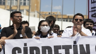 TTB’ye üye doktorlar, Konya’da meslektaşlarının öldürülmesine tepki için iş bıraktı