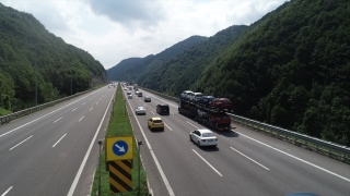 Anadolu Otoyolu’nun Düzce ve Bolu kesiminde bayram trafiği devam ediyor 