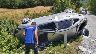 Tokat’ta devrilen otomobildeki 5 kişi yaralandı