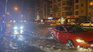 Balıkesir’de sağanak hayatı olumsuz etkiledi