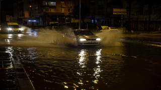 Başkentte gök gürültülü sağanak etkili oldu